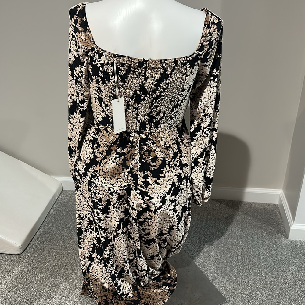 Vici Collection black dress‎ with velvet beige flowers size L side slit NWT - Picture 3 of 5